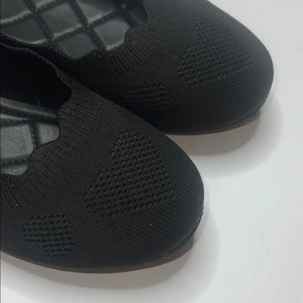 AEROSOLES Kids Black Textured Shoes size 1